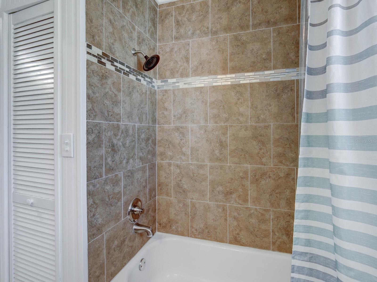 Image 18 of 36 For 2004 Culberson Avenue