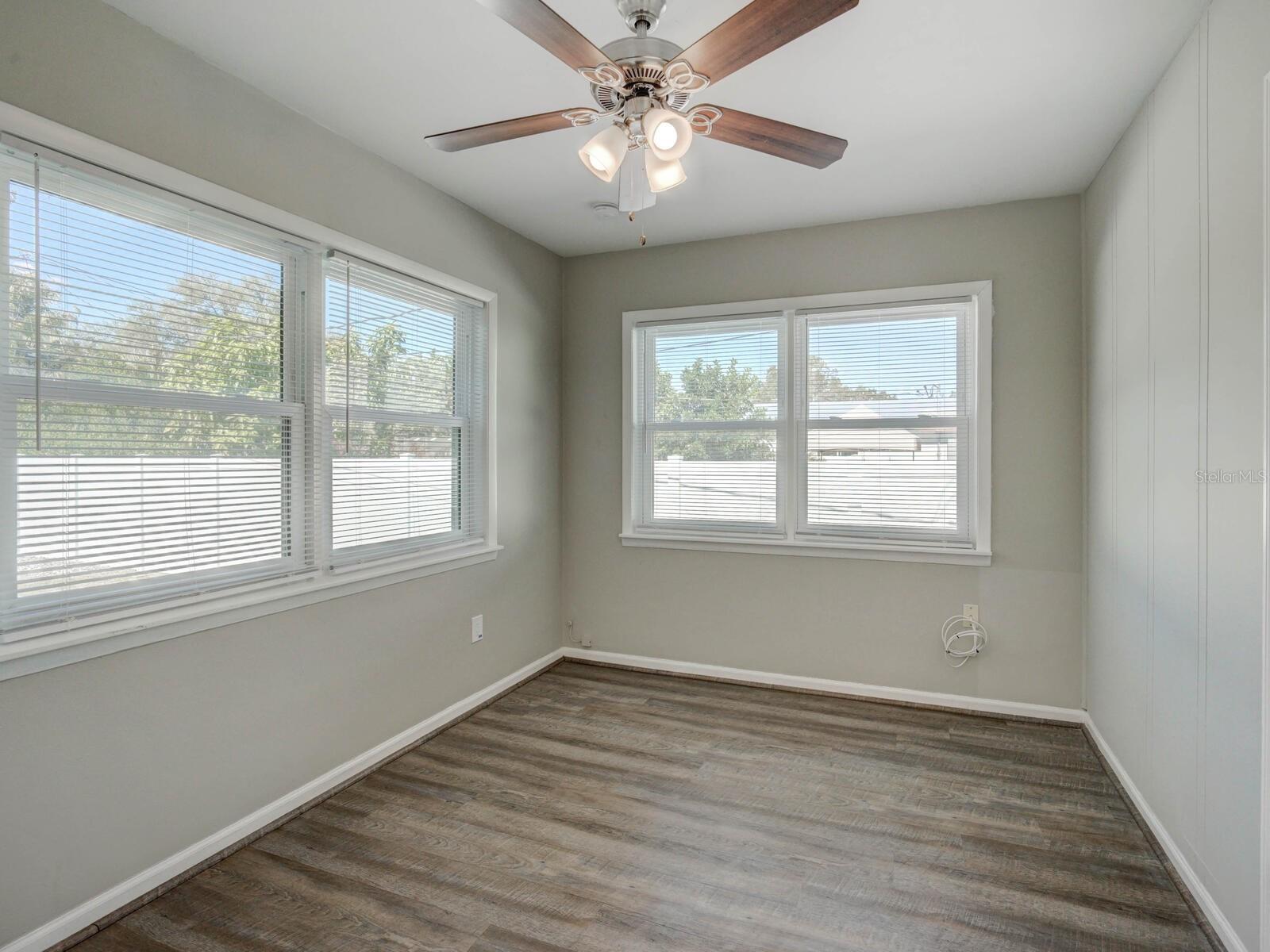 Image 19 of 36 For 2004 Culberson Avenue