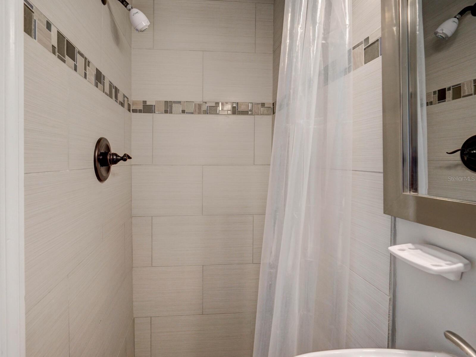 Image 22 of 36 For 2004 Culberson Avenue