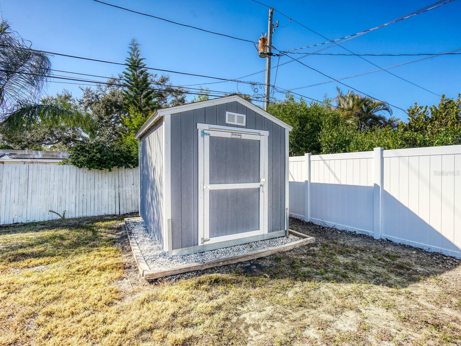 Image 28 of 36 For 2004 Culberson Avenue