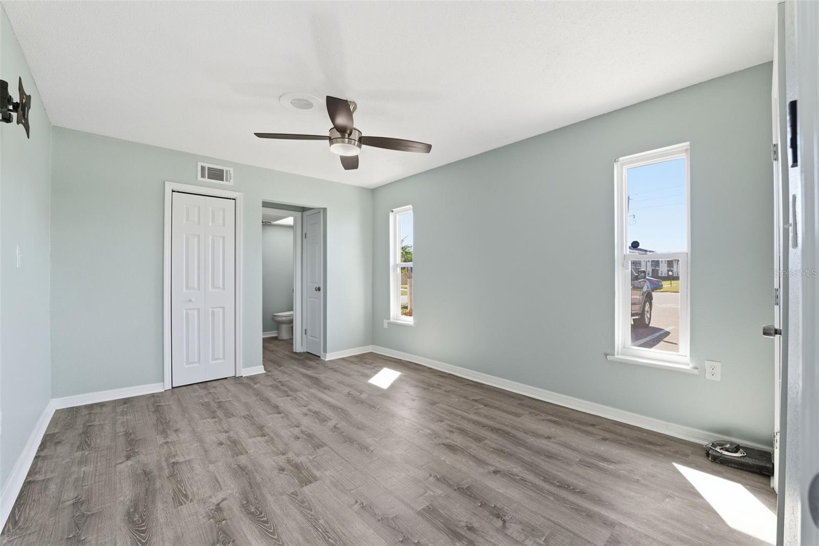 Image 23 of 29 For 5153 Turquoise Lane 102