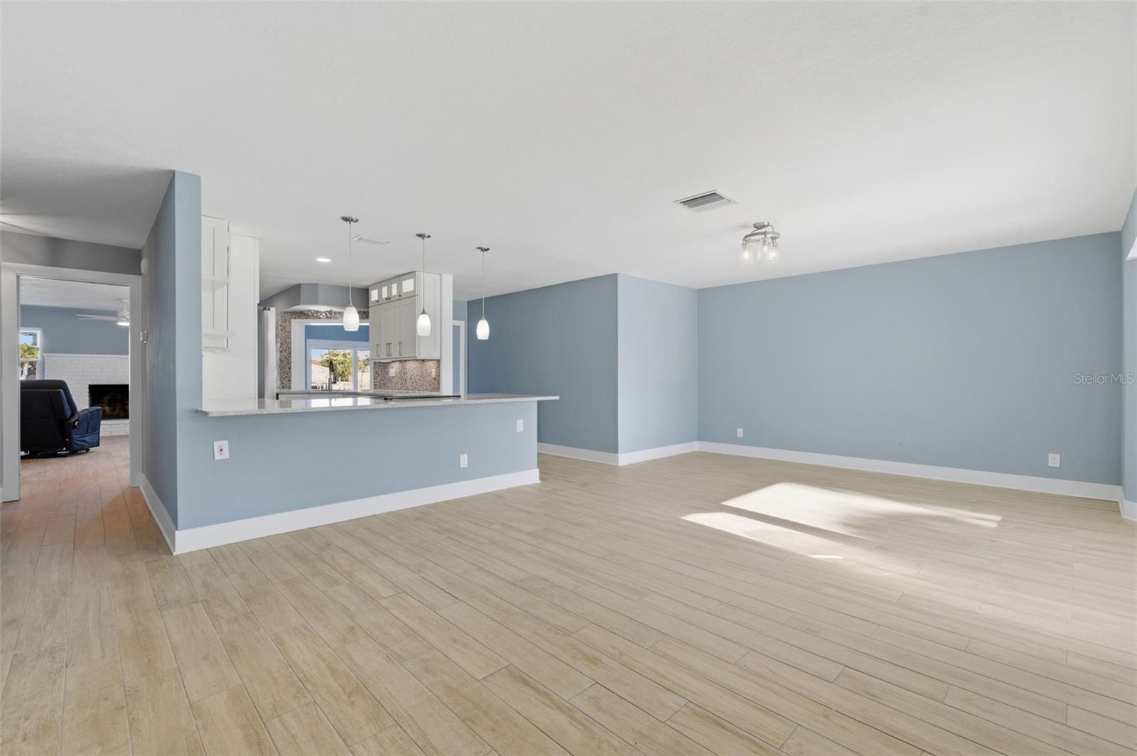 Listing photo id 9 for 11145 4th Street E