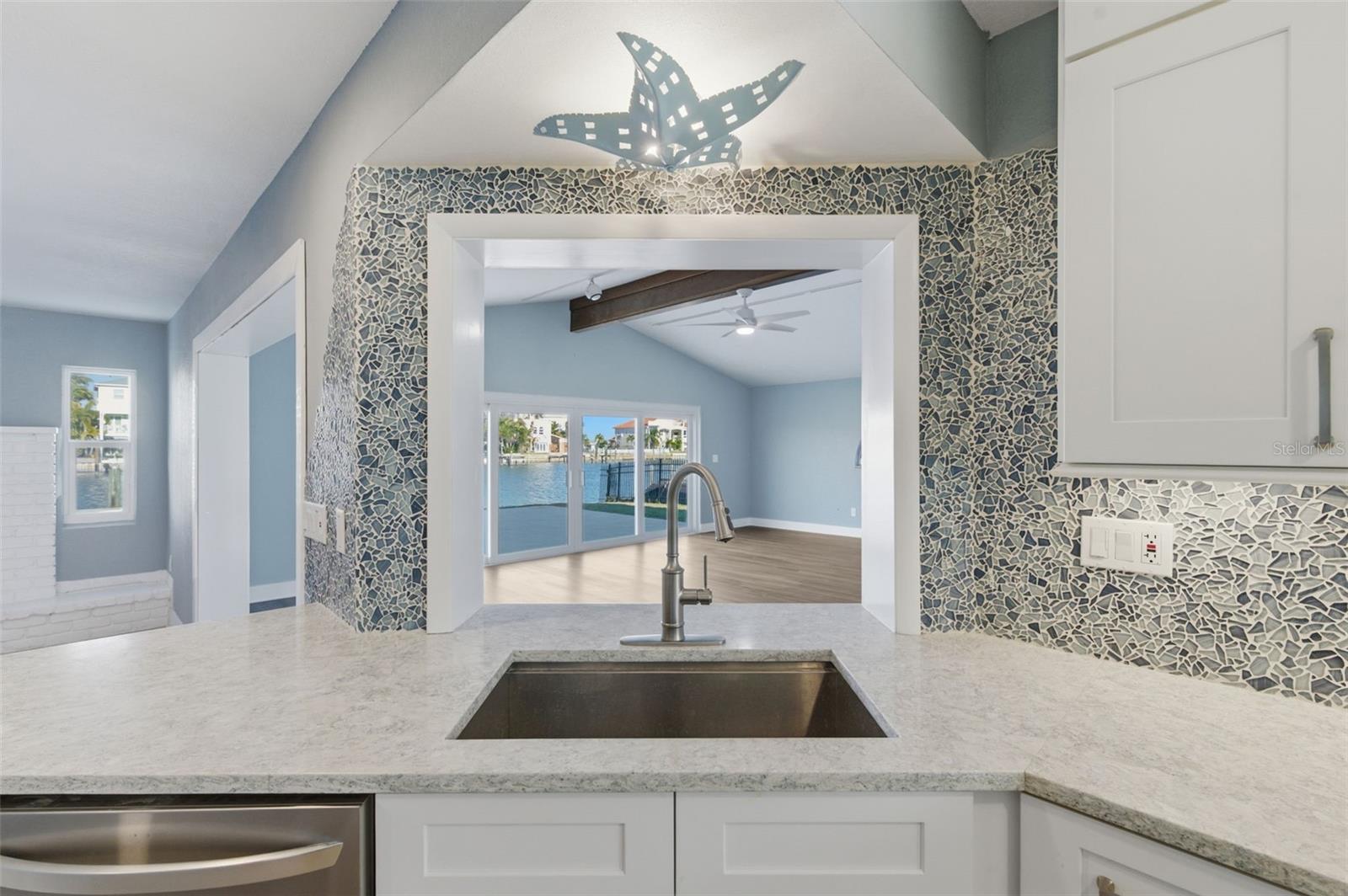 Listing photo id 12 for 11145 4th Street E