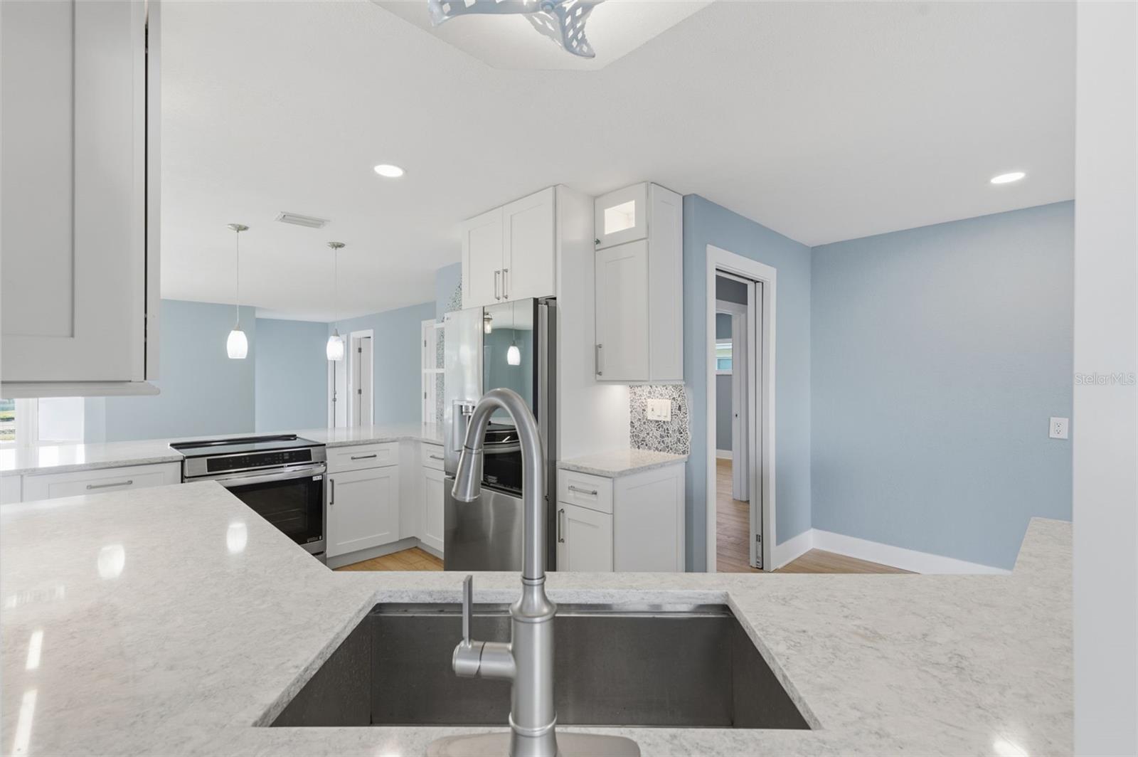 Listing photo id 13 for 11145 4th Street E