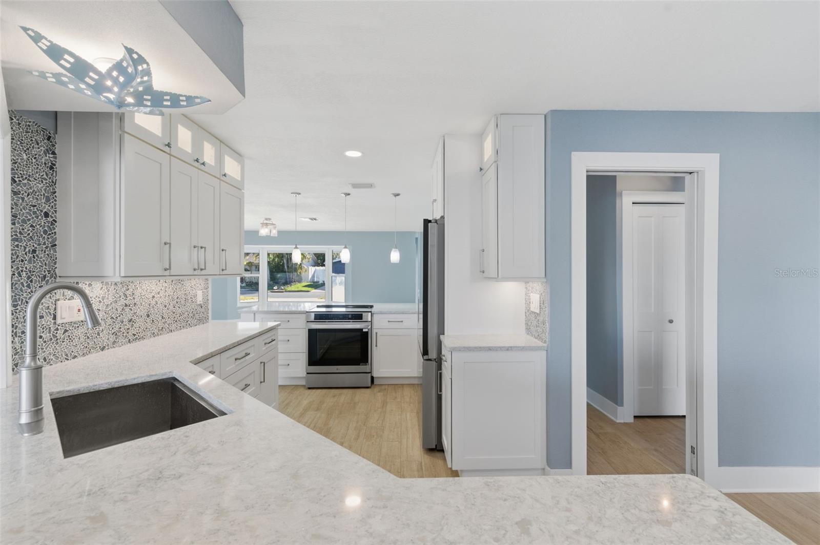 Listing photo id 14 for 11145 4th Street E