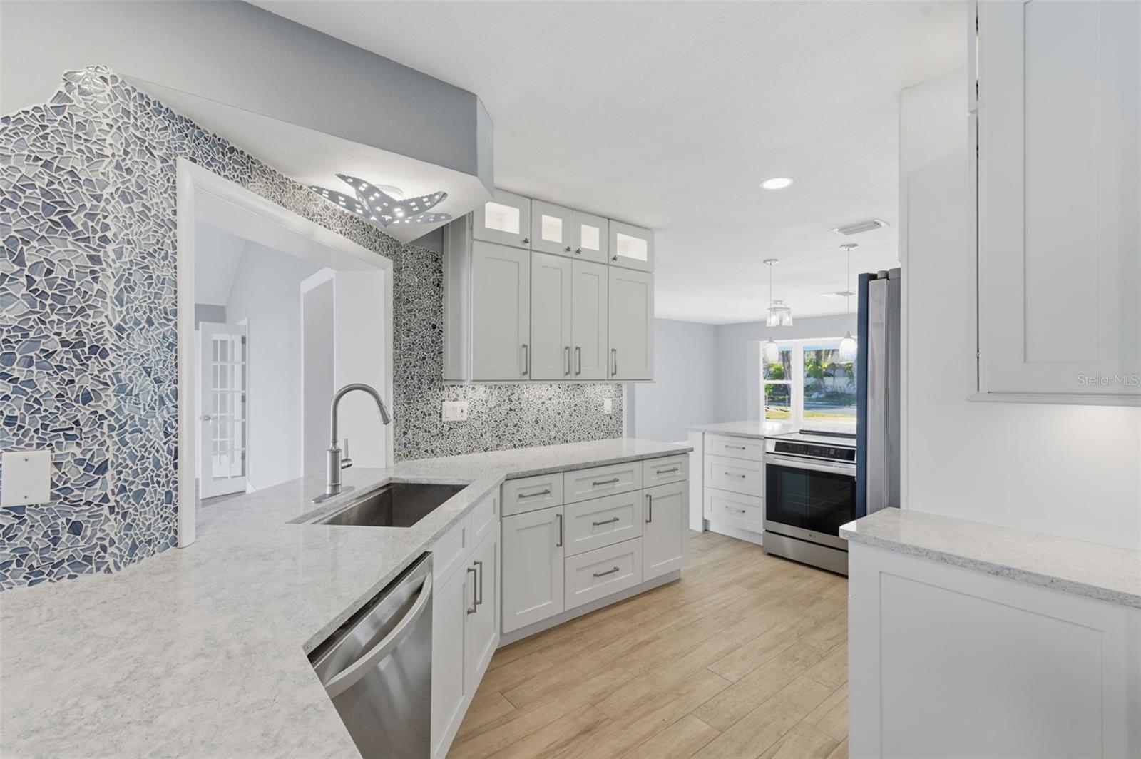 Listing photo id 15 for 11145 4th Street E