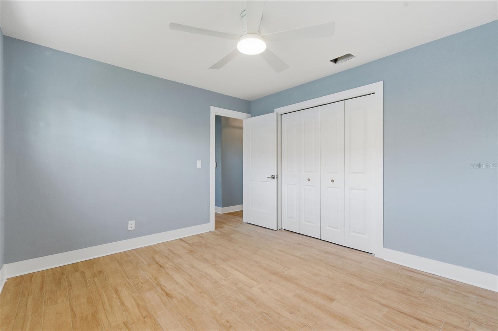 Listing photo id 21 for 11145 4th Street E