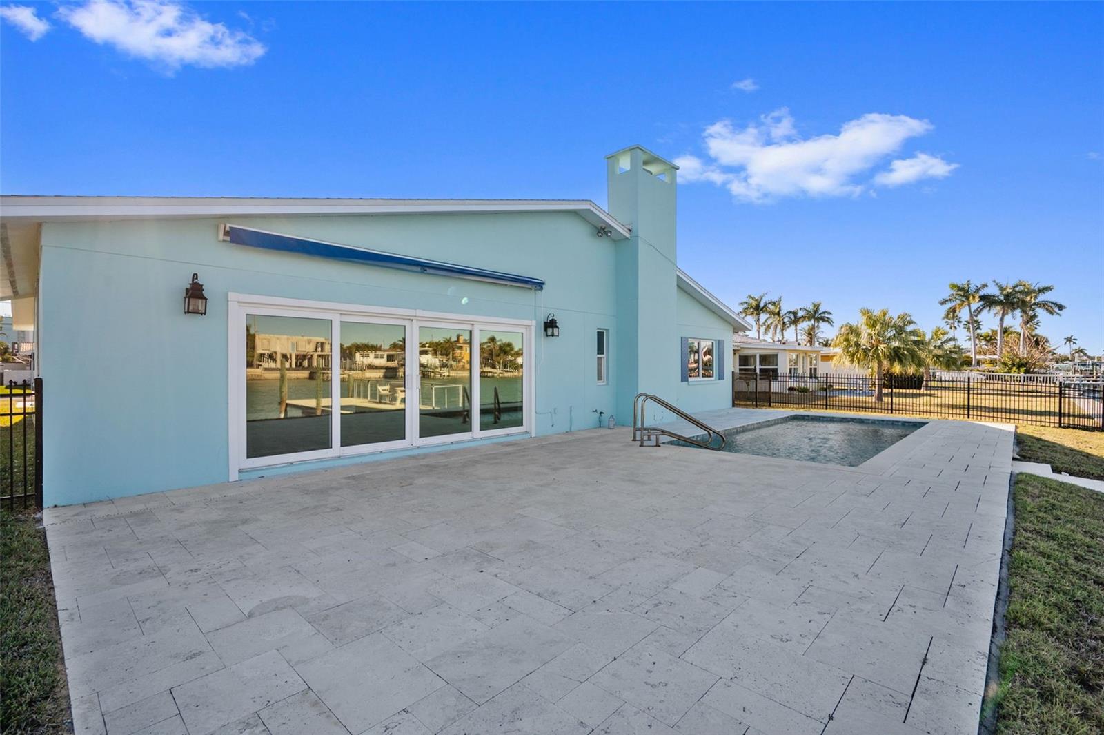 Listing photo id 27 for 11145 4th Street E