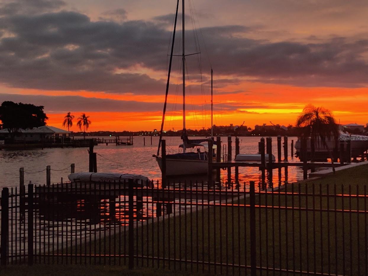 Listing photo id 32 for 11145 4th Street E