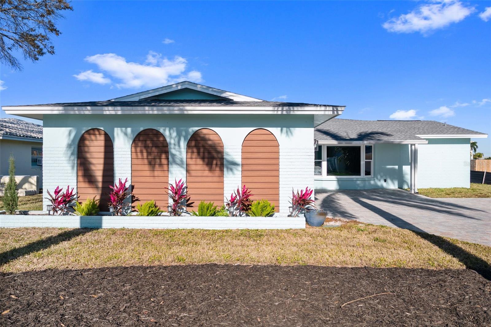 Listing photo id 7 for 11145 4th Street E