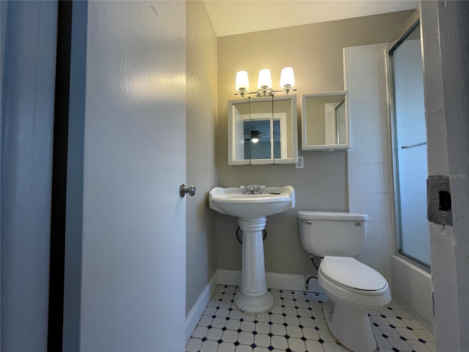 Image 17 of 24 For 10204 Edison Avenue