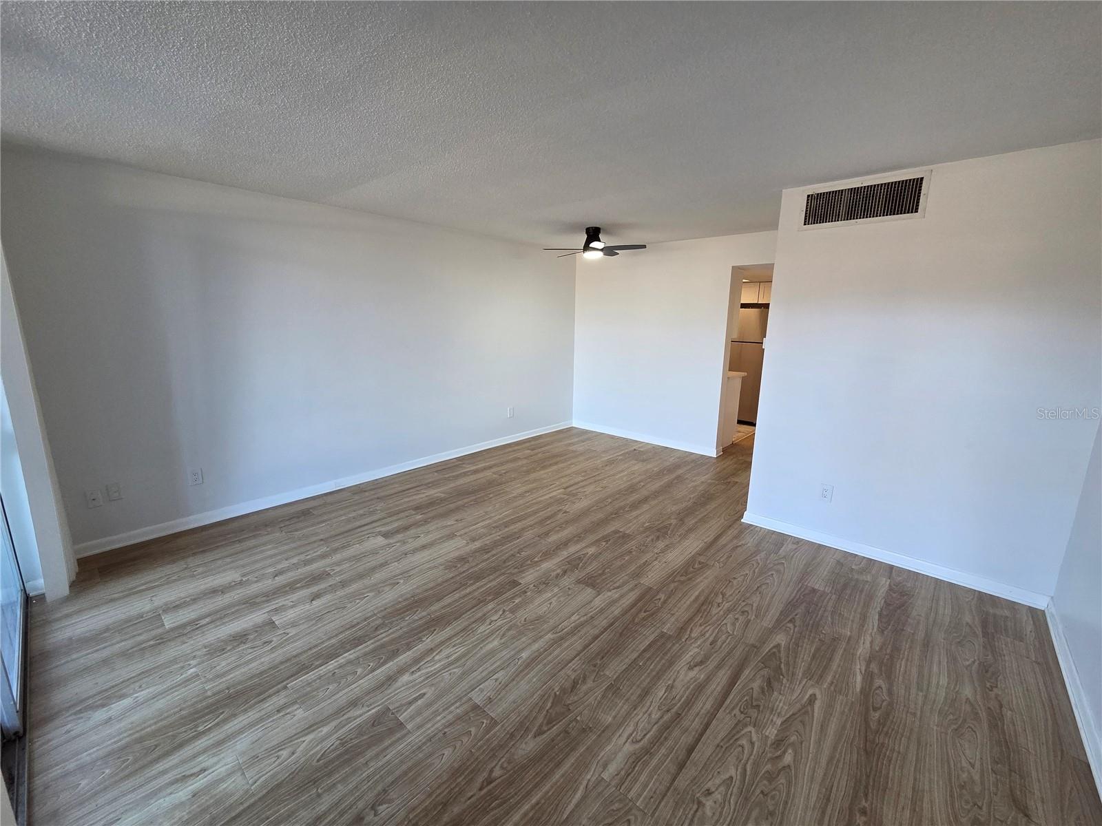 Image 6 of 12 For 606 Betty Lane C