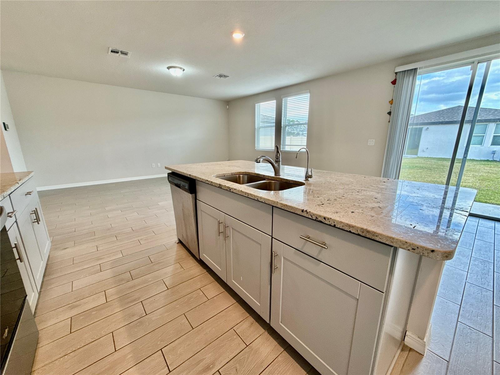 Image 14 of 44 For 3204 Fresno Place