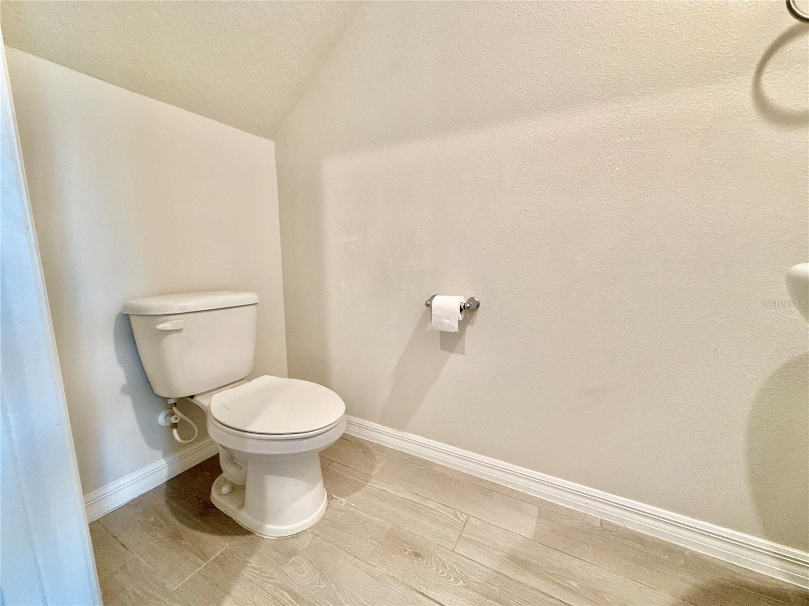 Image 21 of 44 For 3204 Fresno Place