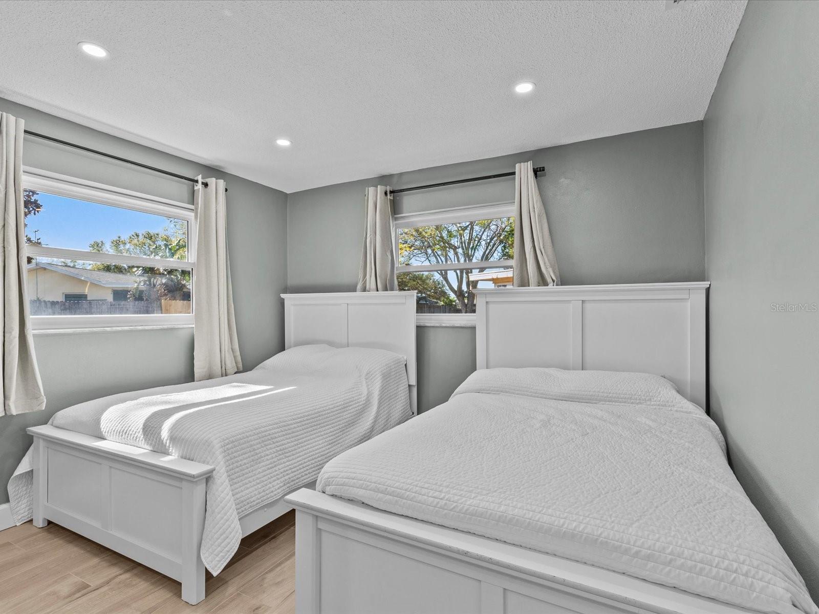 Image 12 of 37 For 2573 Redwood Circle