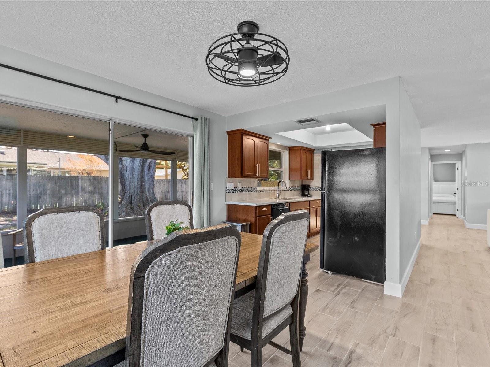 Image 14 of 37 For 2573 Redwood Circle