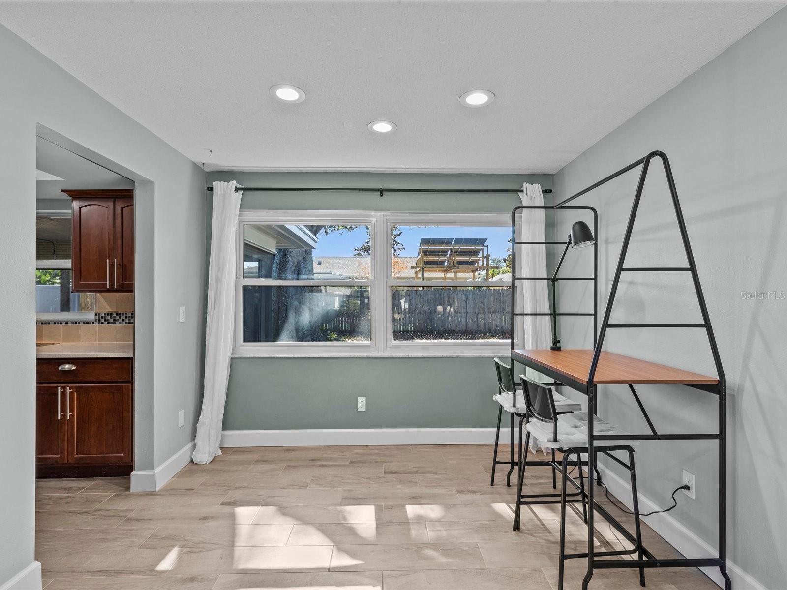 Image 15 of 37 For 2573 Redwood Circle