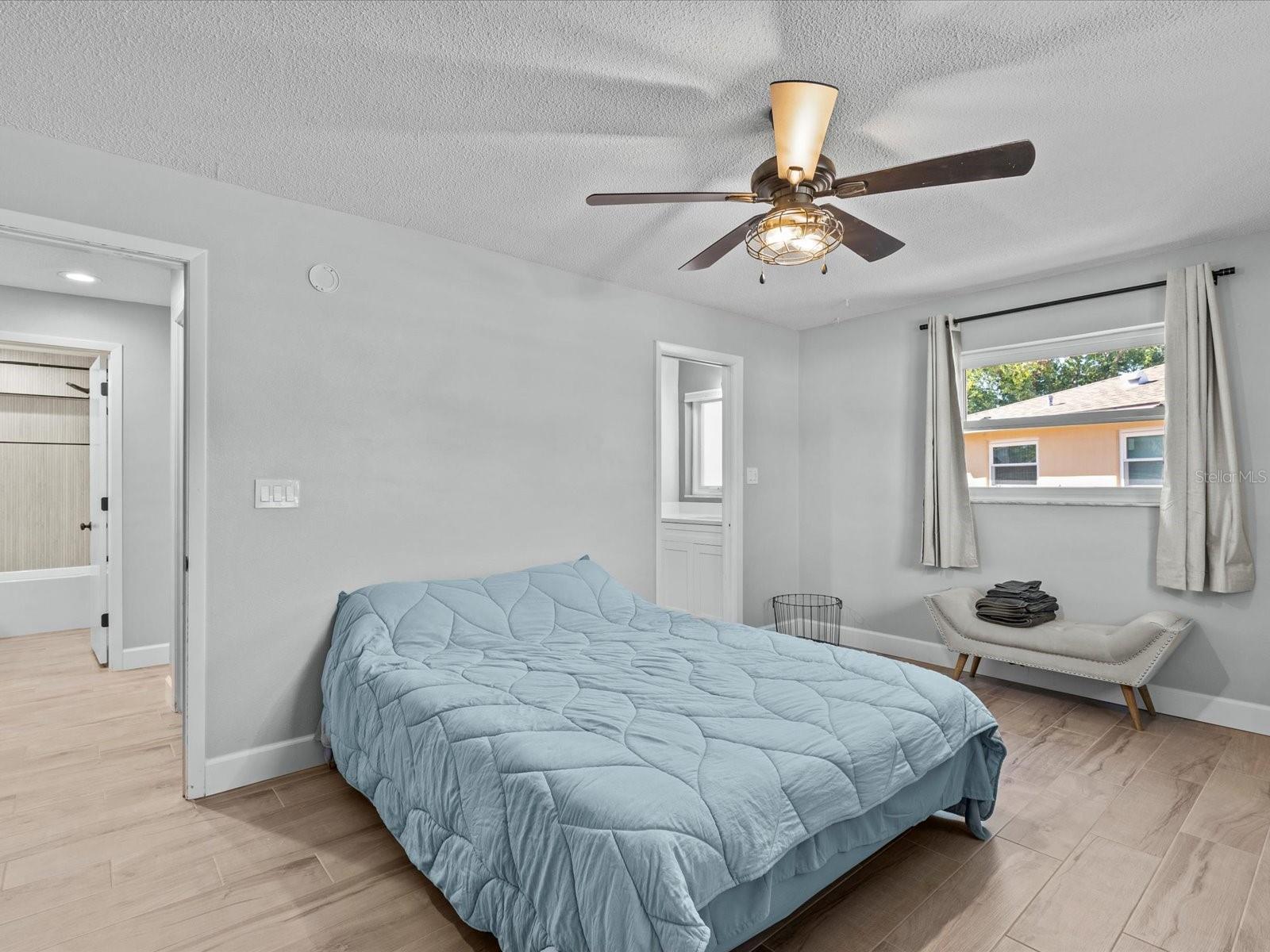 Image 16 of 37 For 2573 Redwood Circle