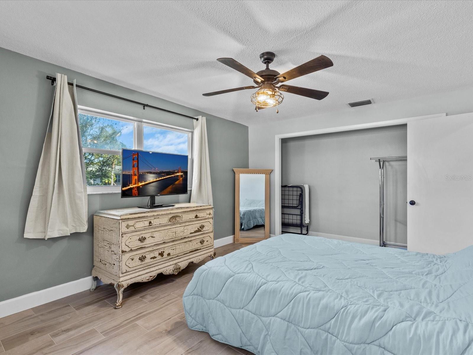 Image 19 of 37 For 2573 Redwood Circle