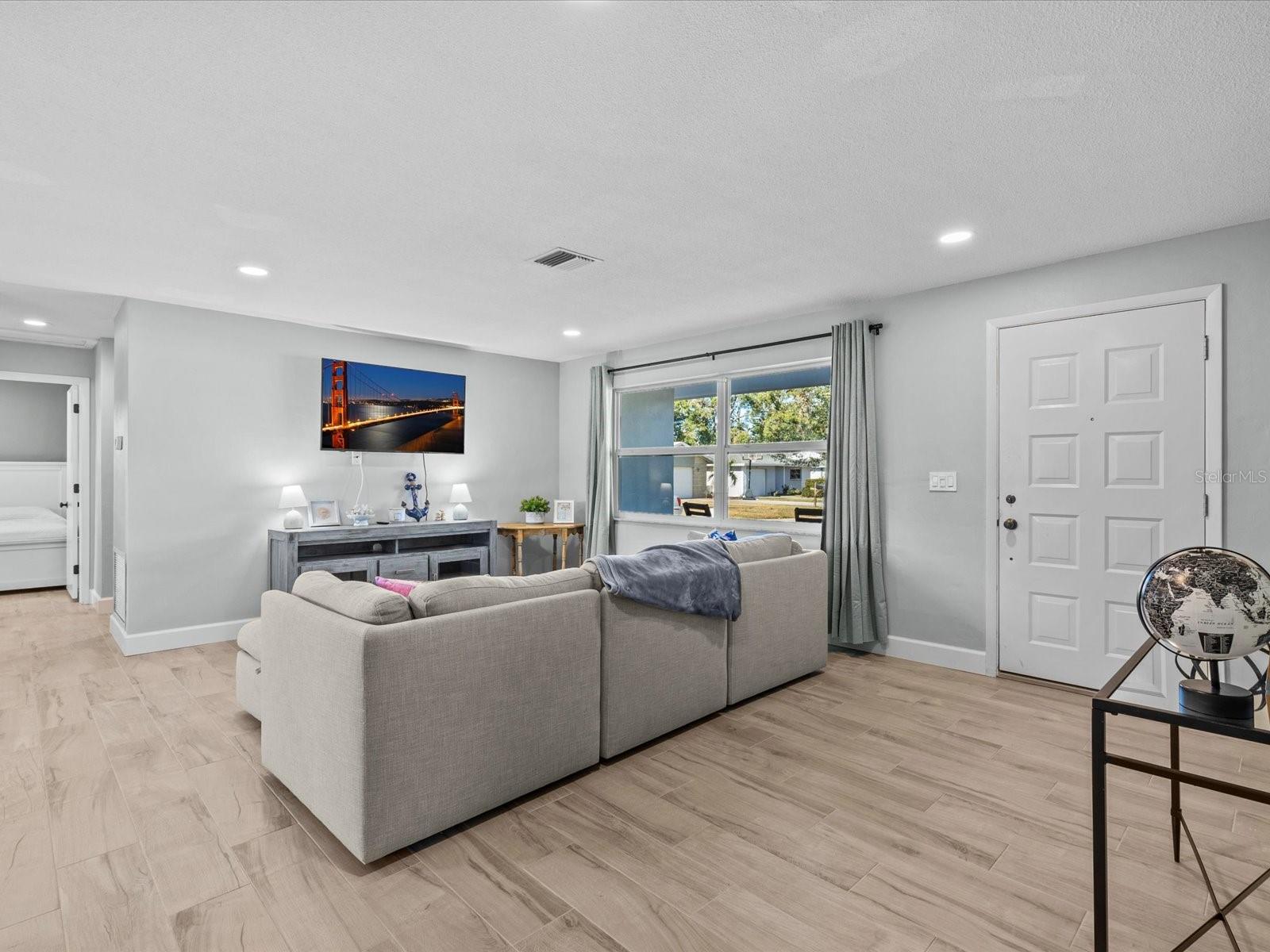 Image 2 of 37 For 2573 Redwood Circle