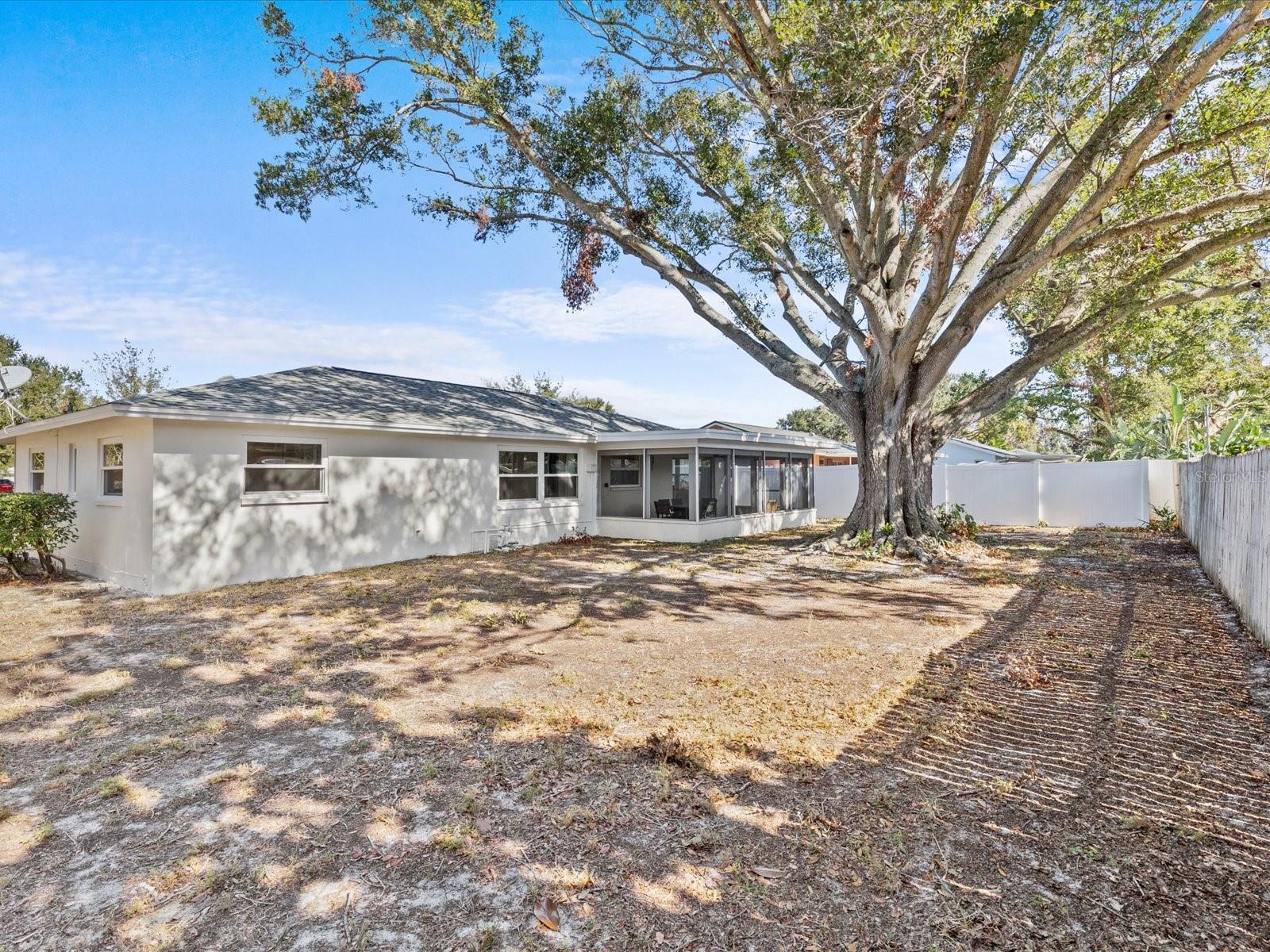 Image 23 of 37 For 2573 Redwood Circle