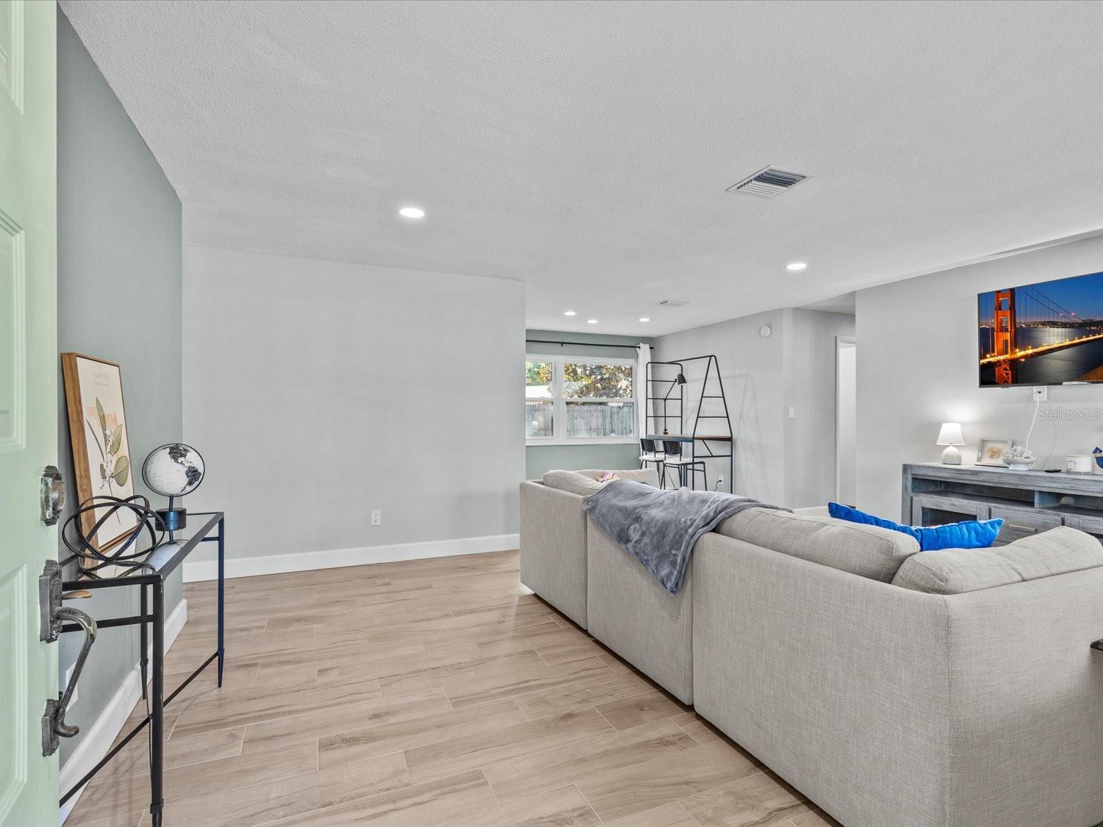 Image 29 of 37 For 2573 Redwood Circle