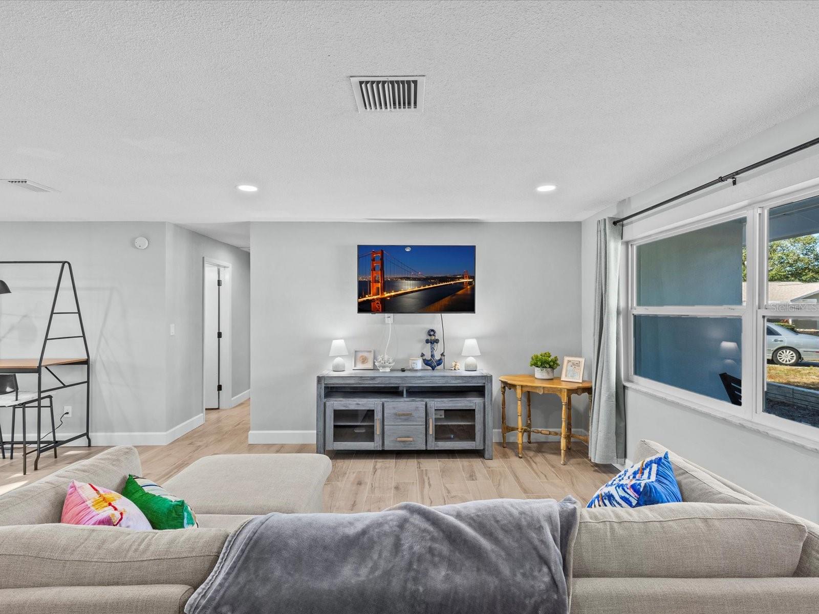 Image 3 of 37 For 2573 Redwood Circle