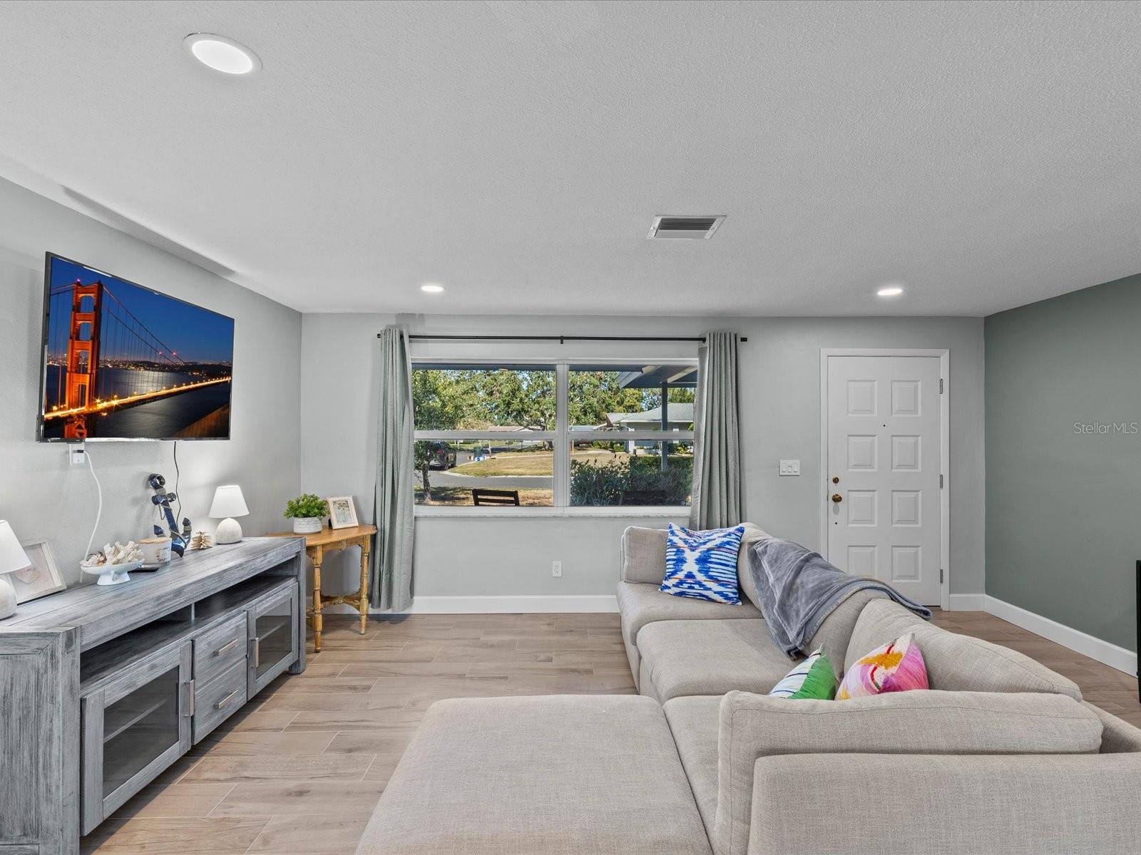 Image 30 of 37 For 2573 Redwood Circle