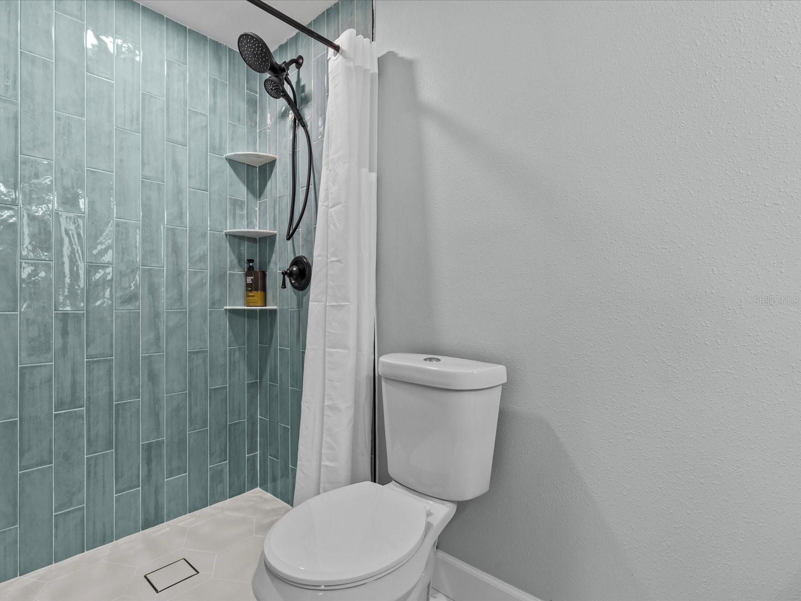 Image 4 of 37 For 2573 Redwood Circle