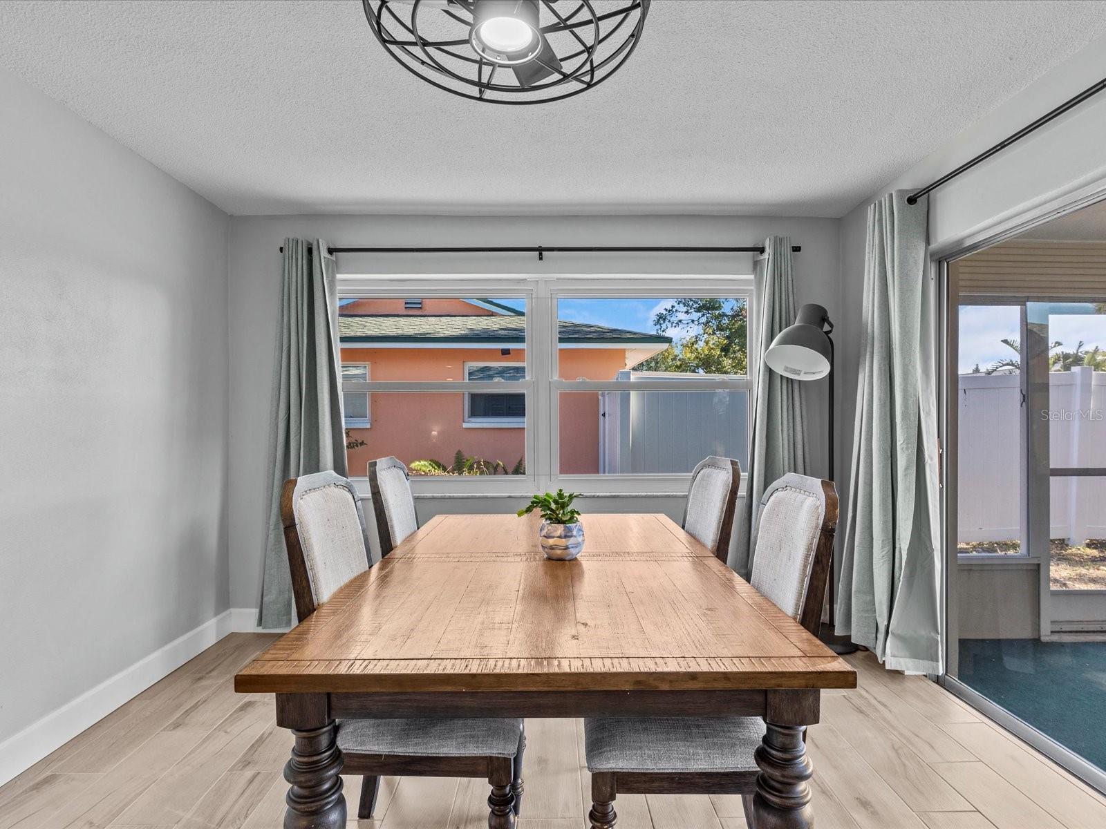 Image 8 of 37 For 2573 Redwood Circle