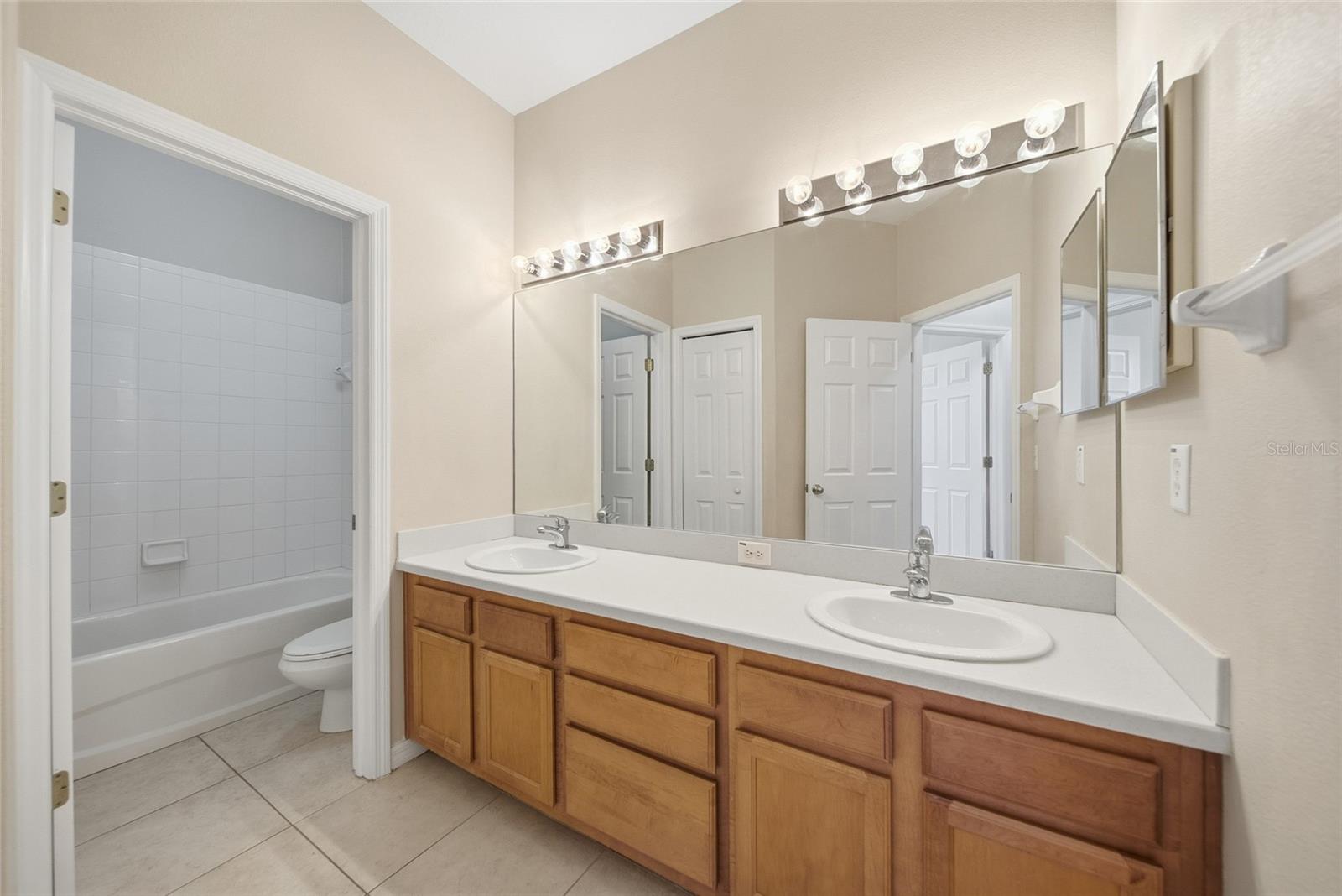 Image 33 of 50 For 19251 Stone Hedge Drive