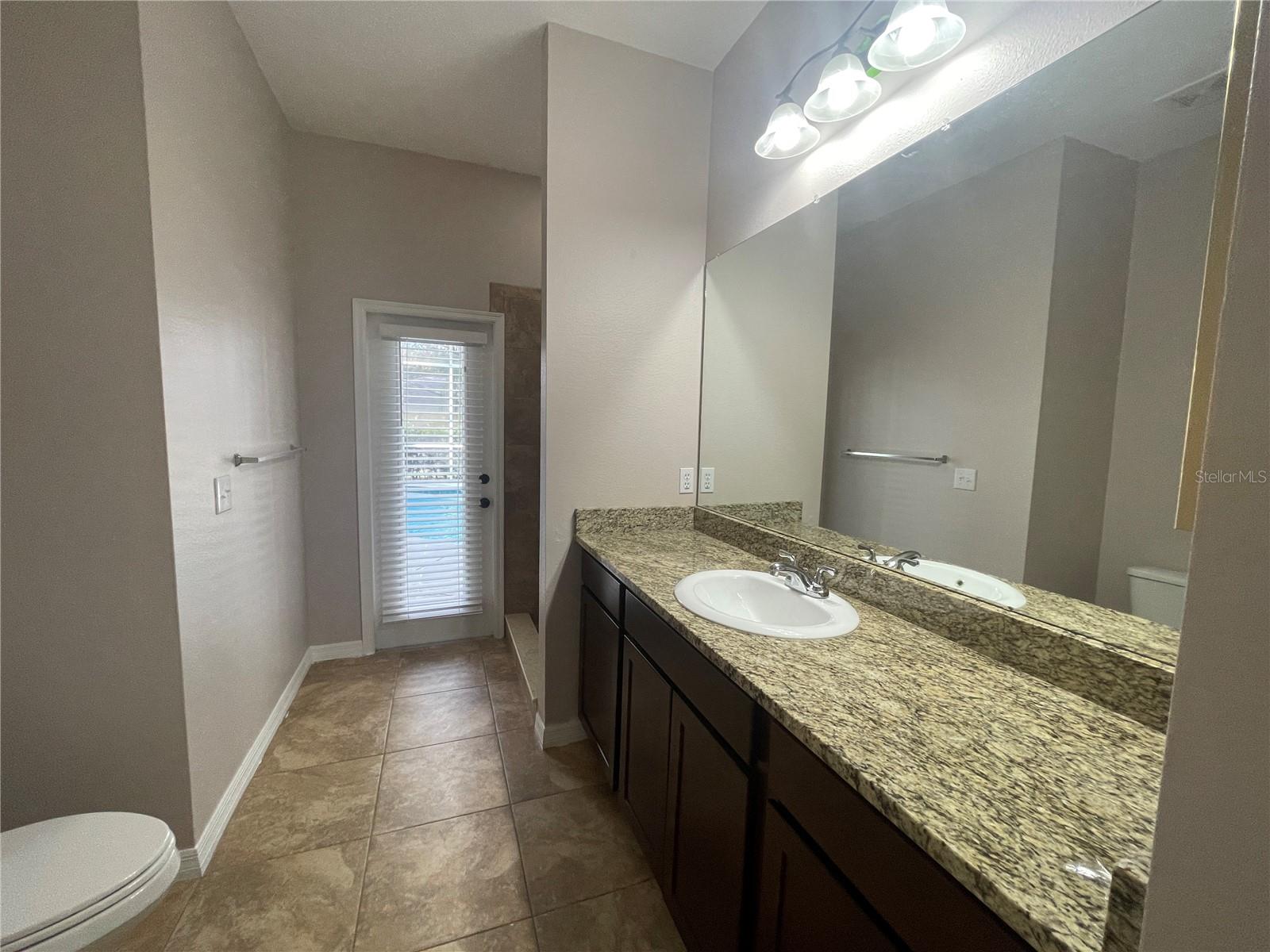 Image 20 of 35 For 17711 Emerald Green Pl