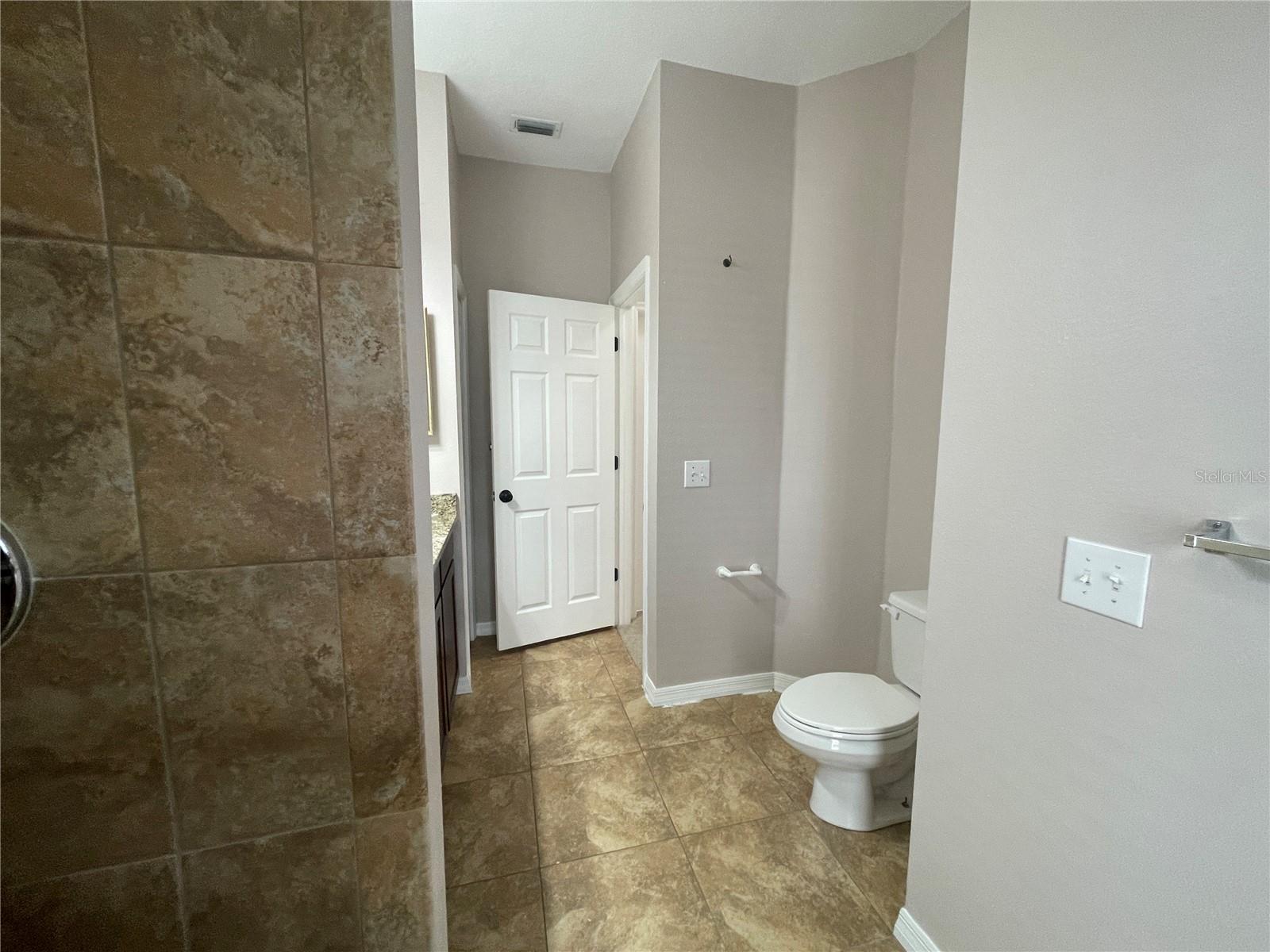 Image 21 of 35 For 17711 Emerald Green Pl