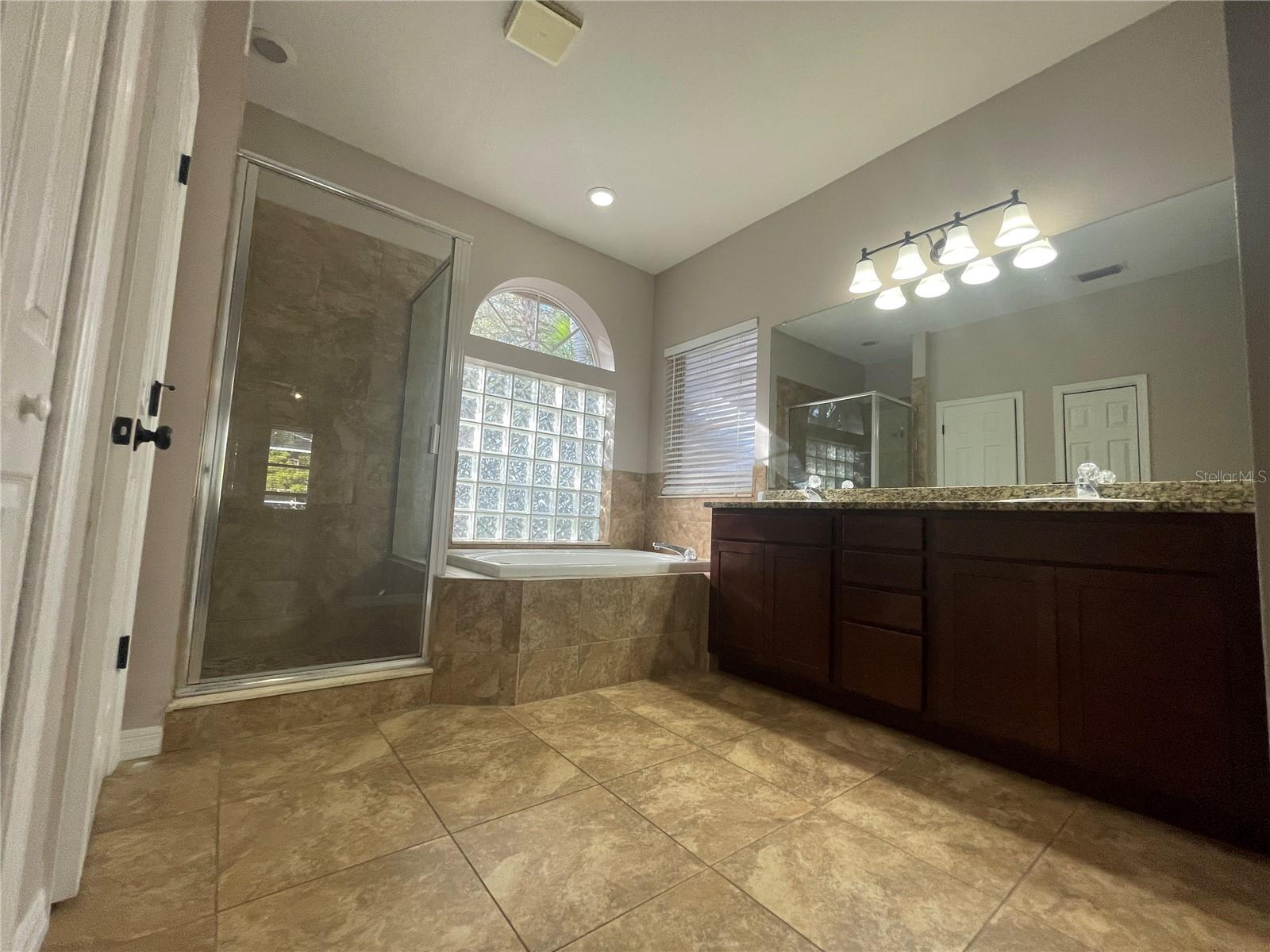 Image 25 of 35 For 17711 Emerald Green Pl