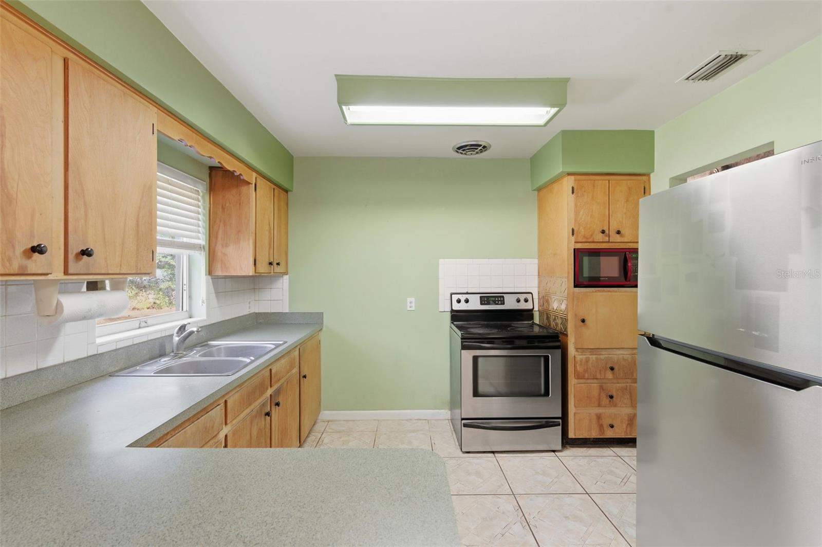 Image 18 of 67 For 1715 Overpar Drive