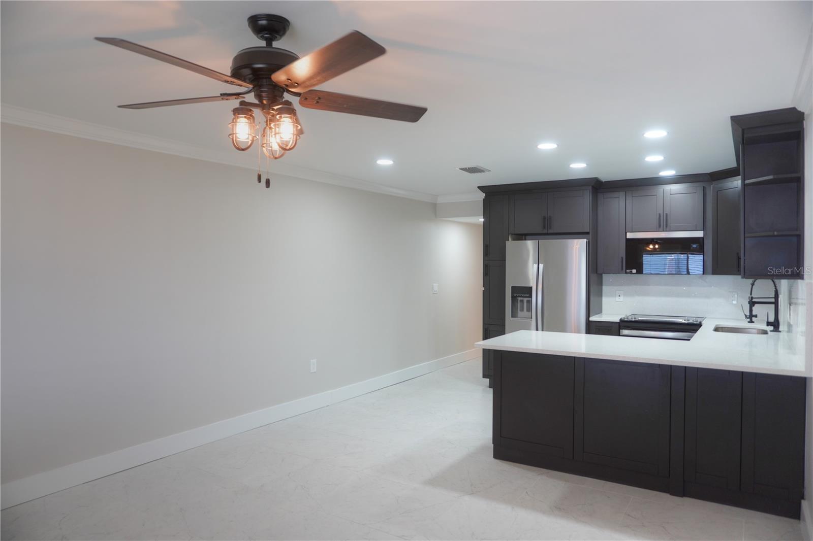 Image 7 of 27 For 8535 Blind Pass Drive 203