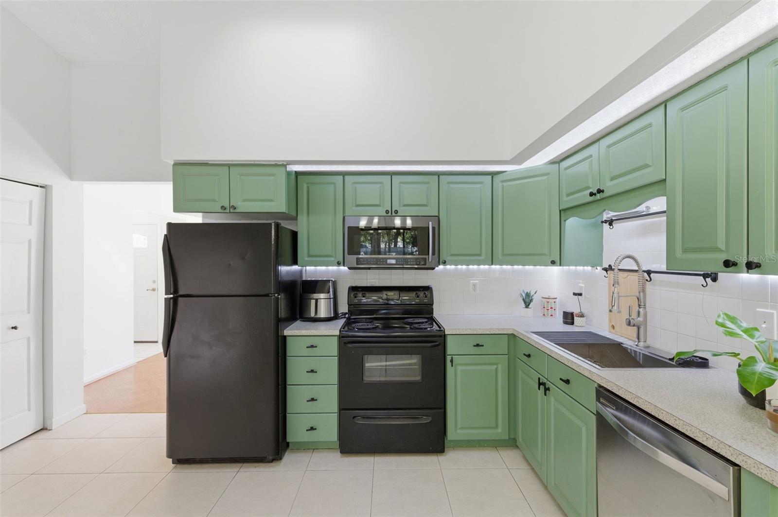 Image 17 of 38 For 821 Pine Street