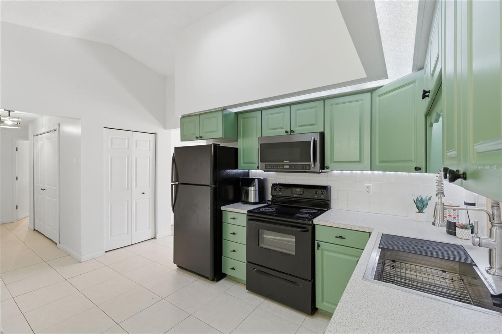 Image 18 of 38 For 821 Pine Street