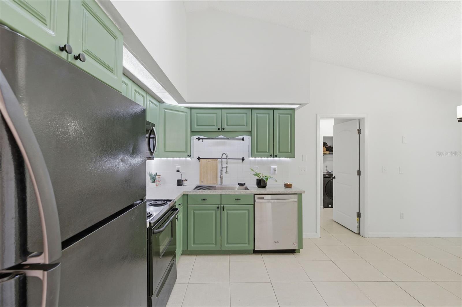 Image 9 of 38 For 821 Pine Street