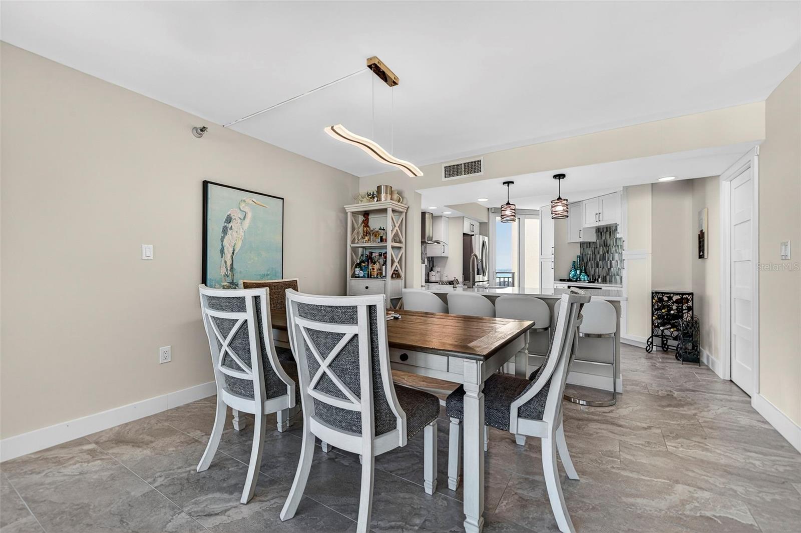 Image 14 of 37 For 690 Island Way 1109