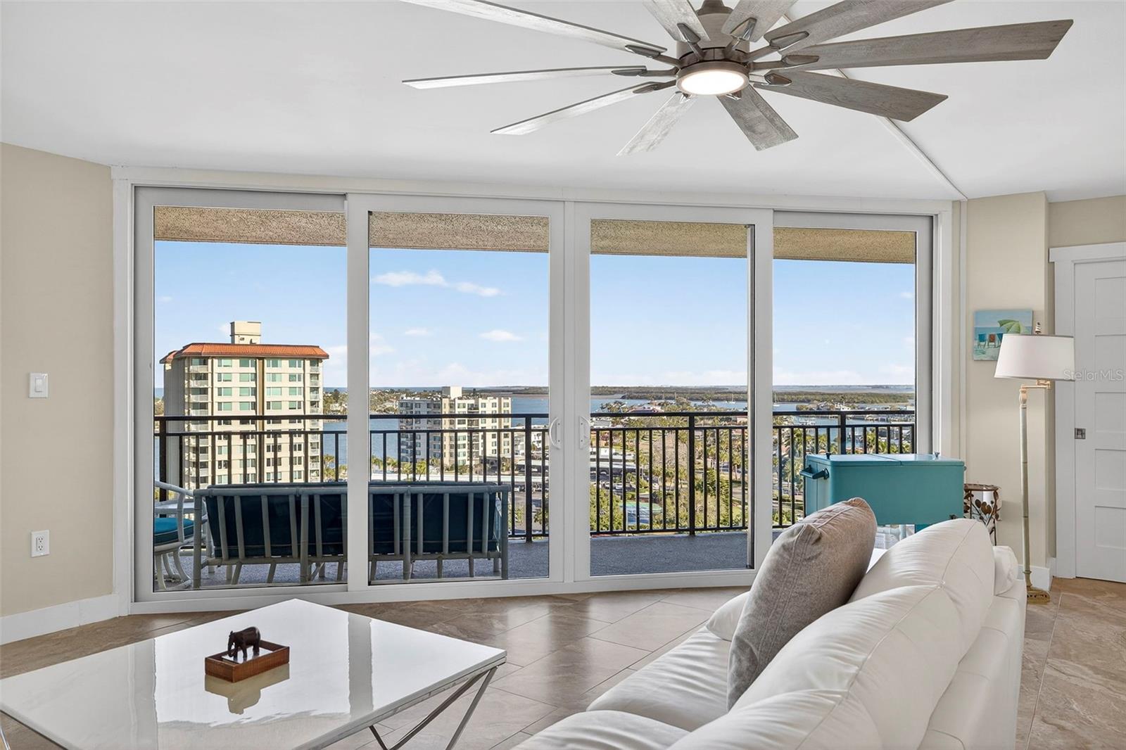 Image 15 of 37 For 690 Island Way 1109