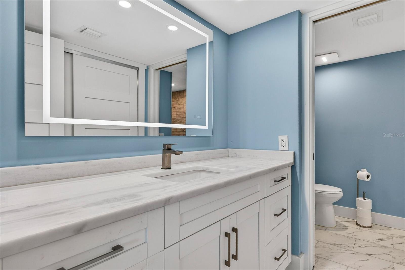 Image 18 of 37 For 690 Island Way 1109