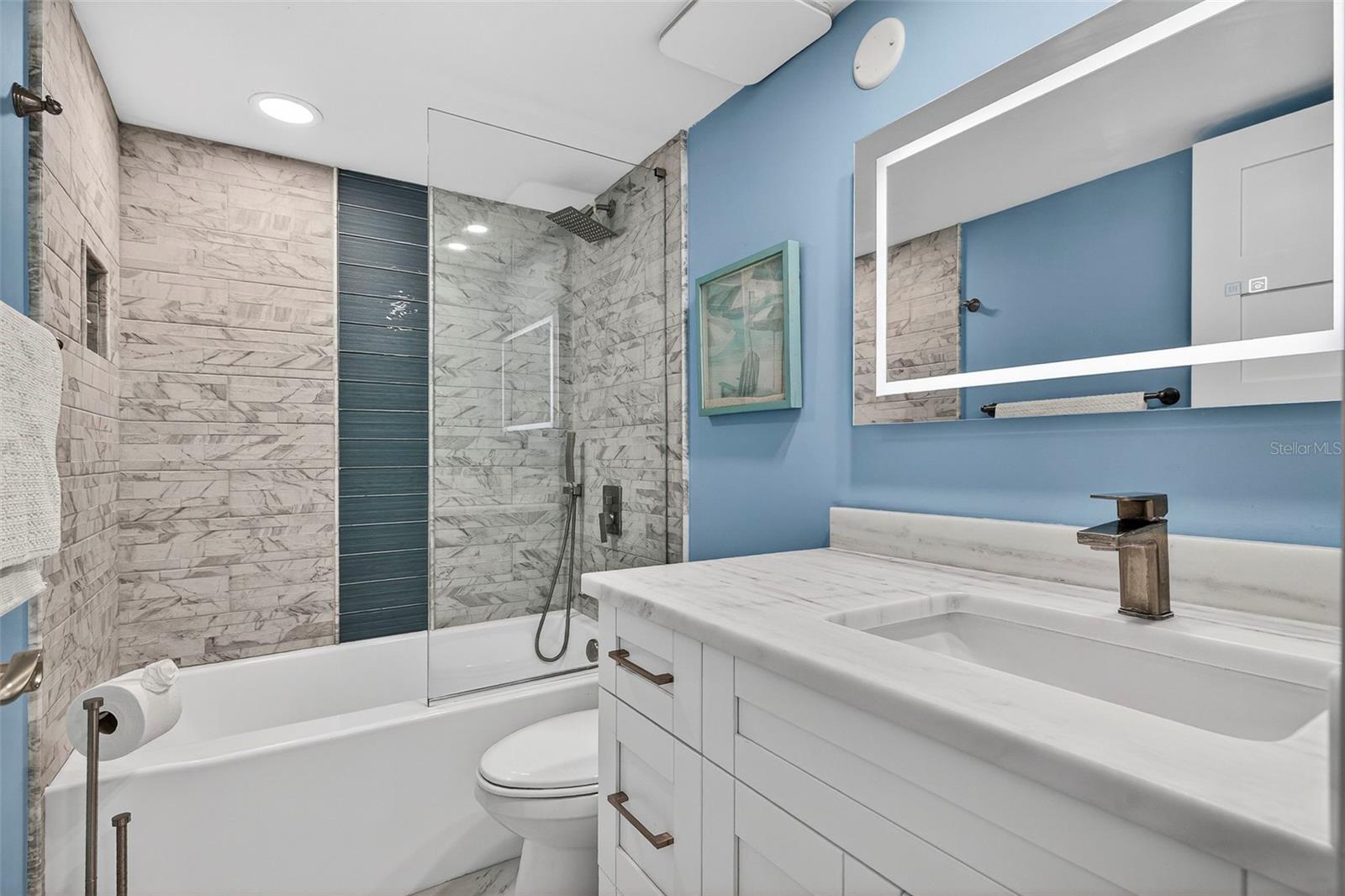 Image 22 of 37 For 690 Island Way 1109