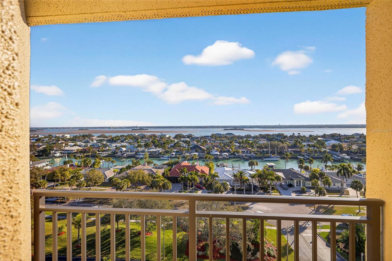 Image 25 of 37 For 690 Island Way 1109