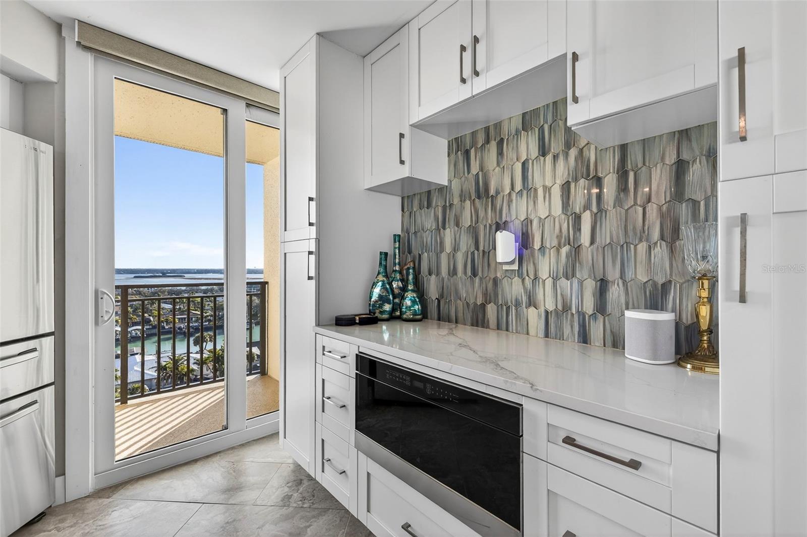 Image 7 of 37 For 690 Island Way 1109