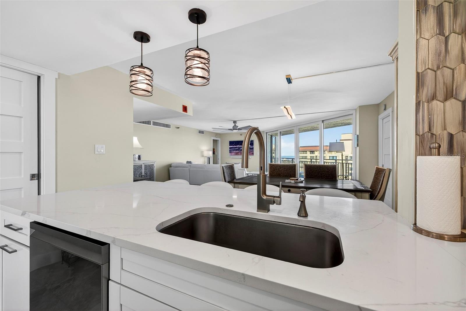 Image 8 of 37 For 690 Island Way 1109