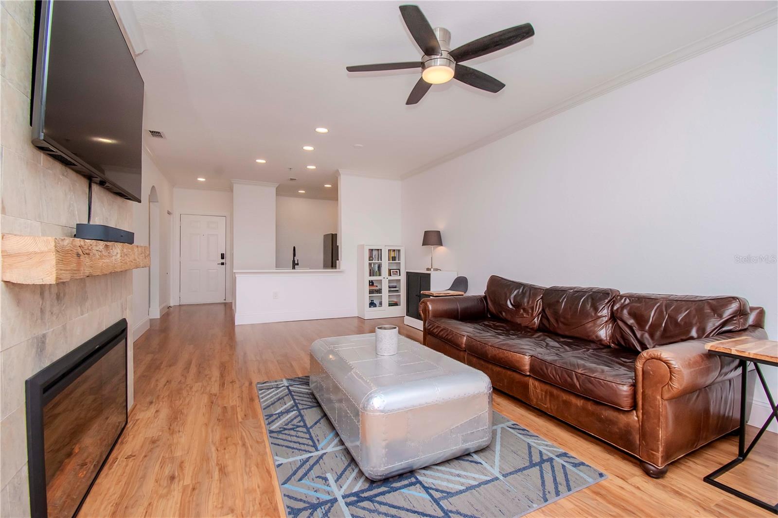 Image 10 of 45 For 2732 Via Murano  524