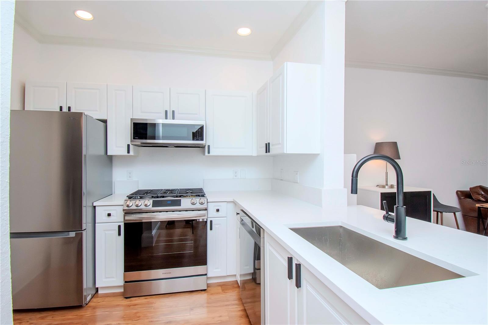 Image 16 of 45 For 2732 Via Murano  524