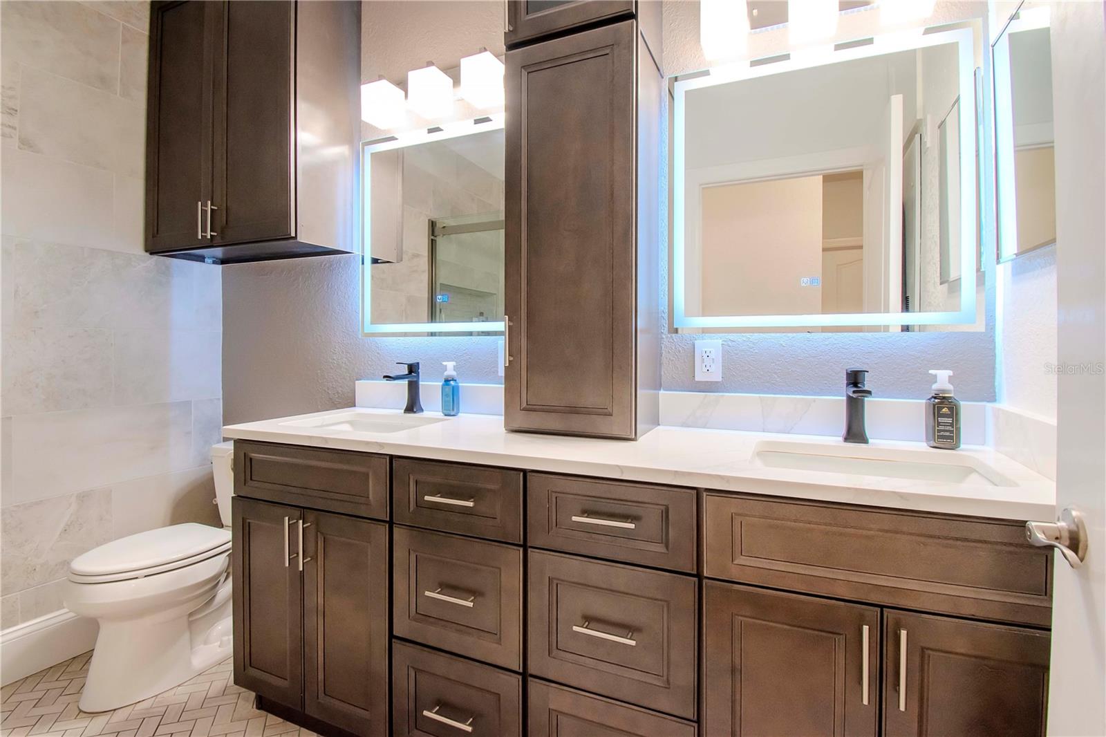 Image 20 of 45 For 2732 Via Murano  524