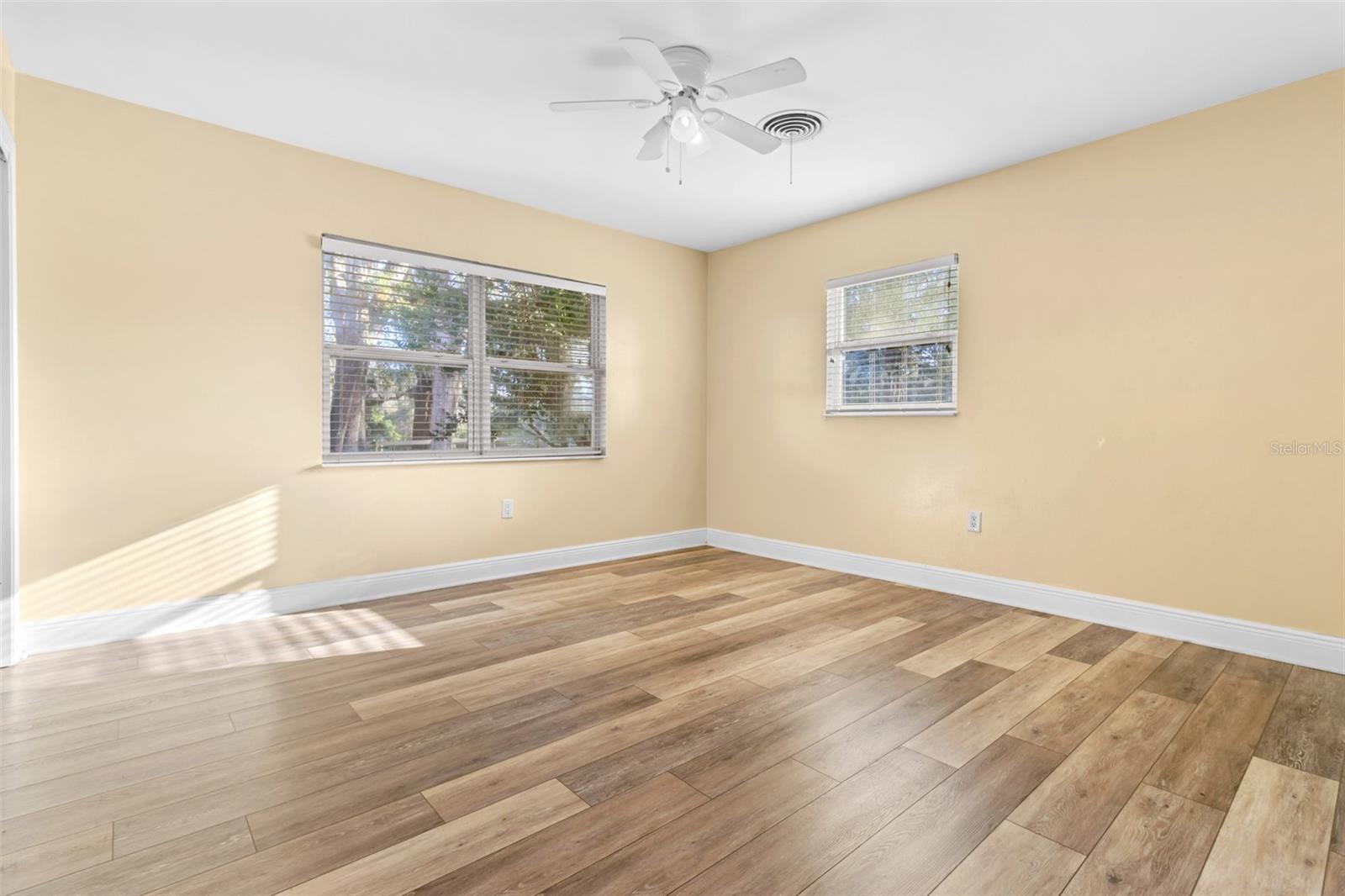 Image 17 of 30 For 24242 Cortez Boulevard